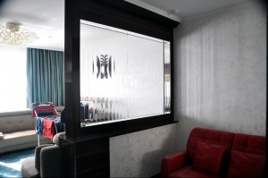 Декоративный элемент для гостиной с пузырьковой панелью